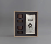 Caja de regalo MDF con dos vasos de cerámica café para espresso, se incluye una bolsa de café Buna